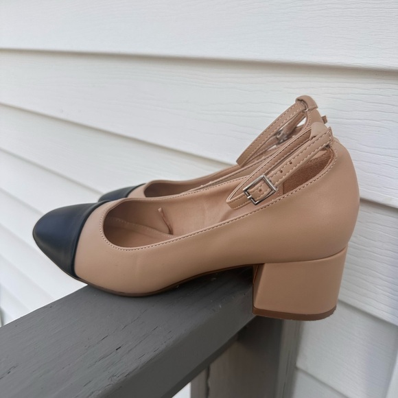 Forever 21 Black and Tan Block Heel Shoes - Picture 3 of 8